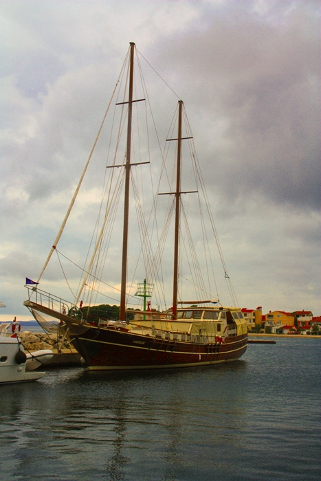 Zadar kikötő, hajó Horvát tengerpart