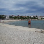 apró kavicsos strand