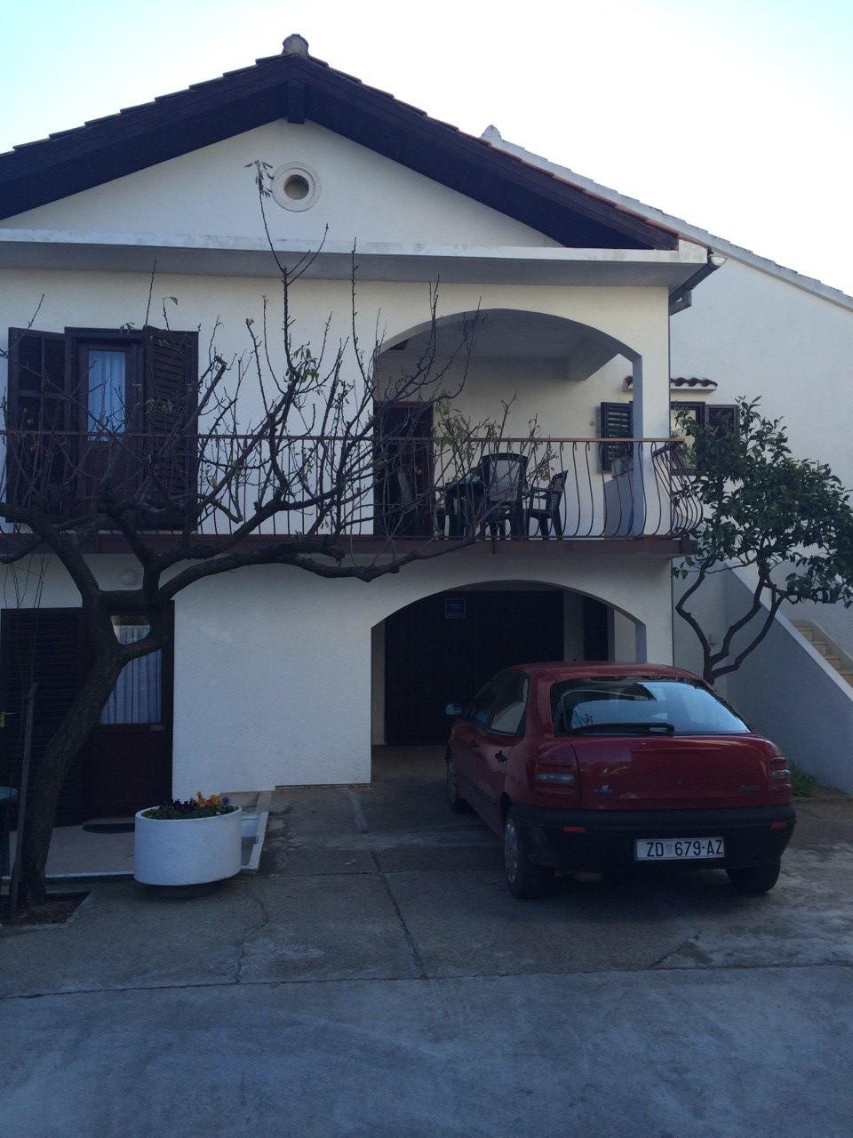 apartman, garázs