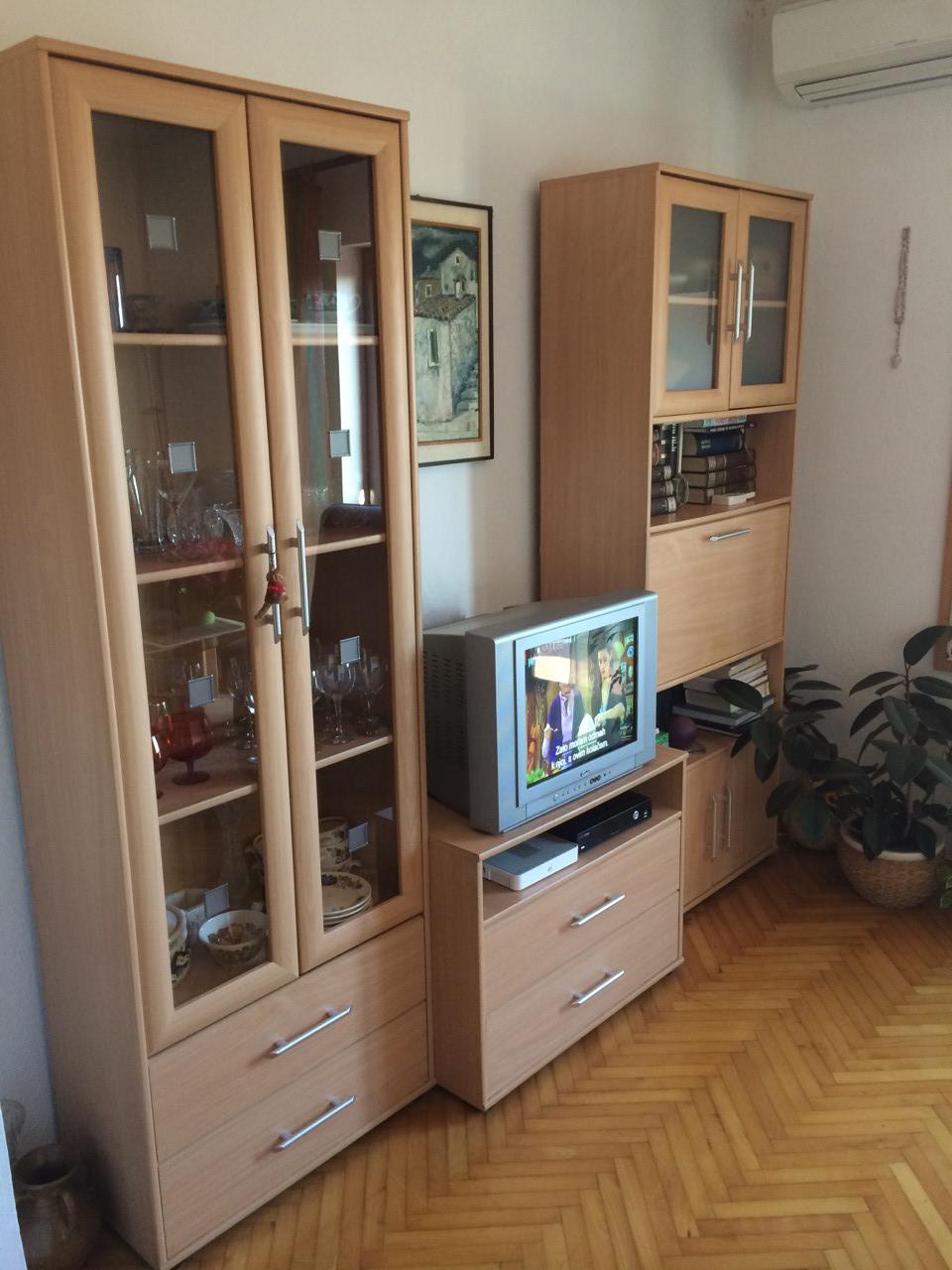 nappali, szekrények televízió