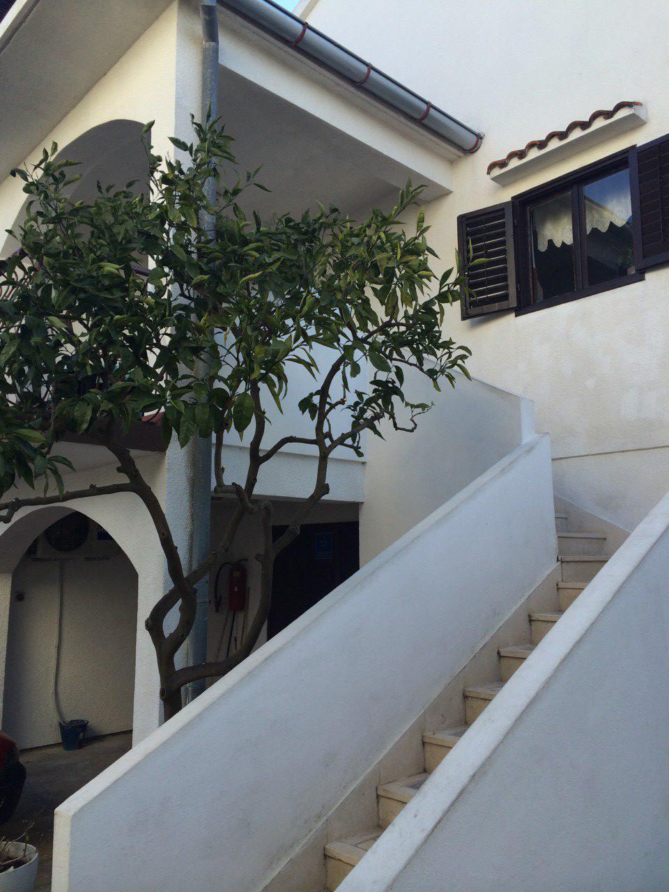 apartman lépcső